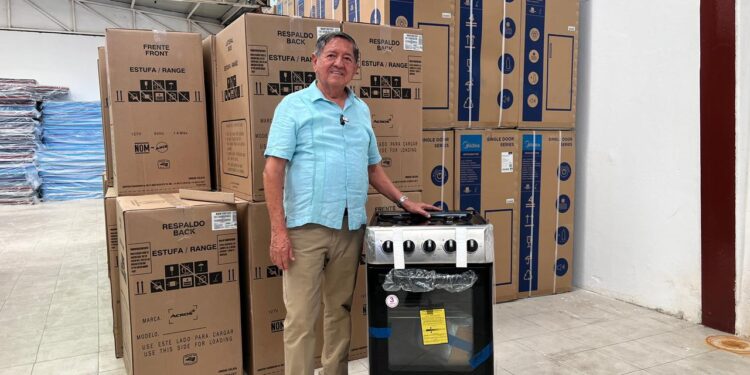 Entrega de apoyos a afectados por el Huracán «Lidia» Entrega de apoyos a afectados por el Huracán «Lidia»