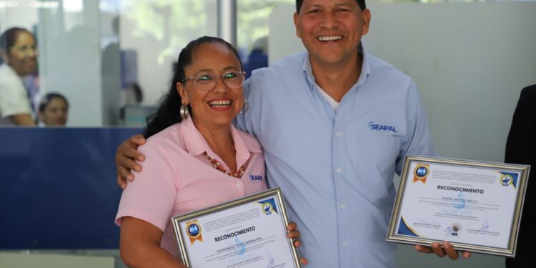 Emotivo reconocimiento a trabajadoras de SEAPAL con décadas de servicio dedicado
