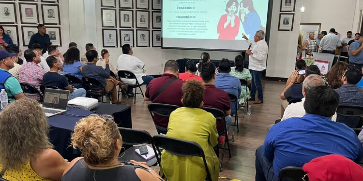 Servidores públicos del ayuntamiento adquieren conocimientos sobre delitos electorales