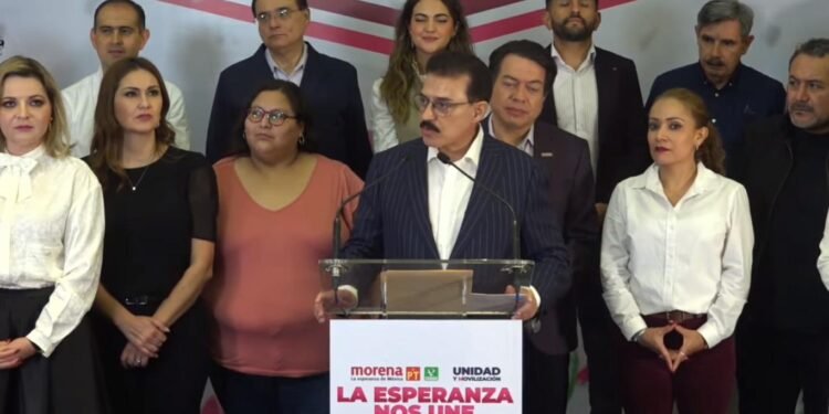 Carlos Lomelí gana la encuesta de Morena en Jalisco, pero…