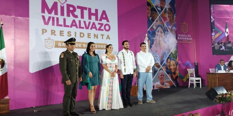 Mirtha Villalvazo rinde su segundo informe