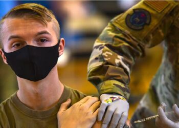 El ejército de EE. UU. debe rendir cuentas por el daño causado a soldados que rechazaron la vacuna covid, dice veterano de Fuerzas Especiales