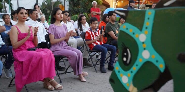 Arte en movimiento: Exposición ‘Corazón Vallartense’ llega a Marina Vallarta