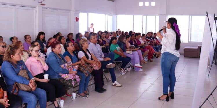 Celebración y concientización en el DIF Vallarta por el Día Internacional de la Mujer