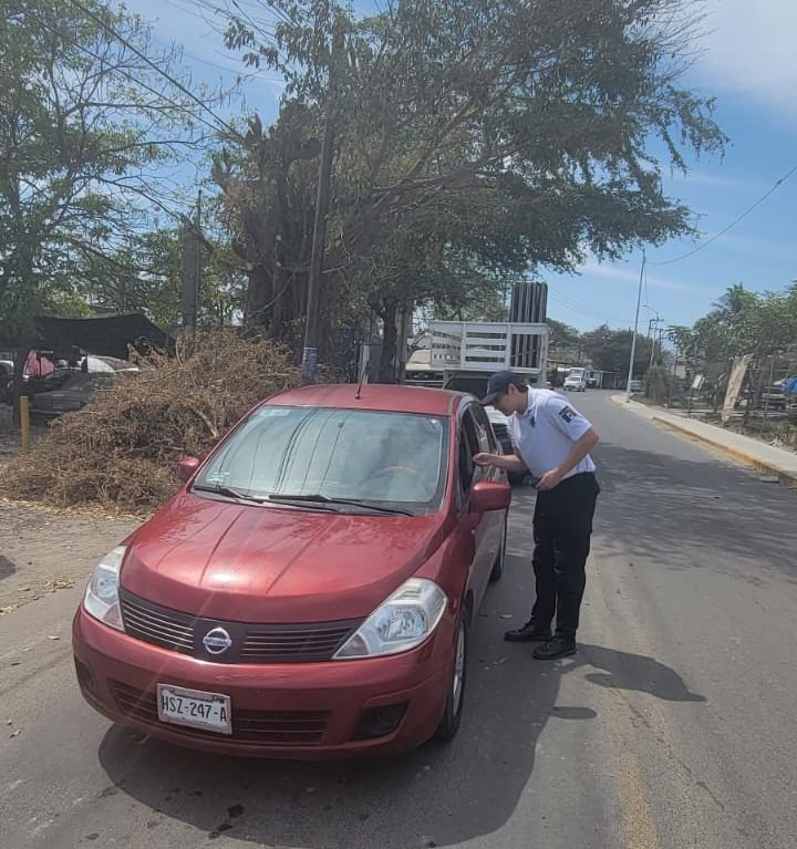 Promoviendo la seguridad vial para automovilistas y motociclistas