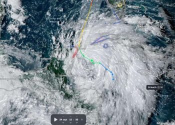 Huracán Helene avanza hacia Quintana Roo mientras tormenta John impacta el Pacífico