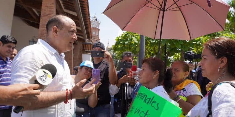 Alcalde llama a una cruzada contra la violencia escolar