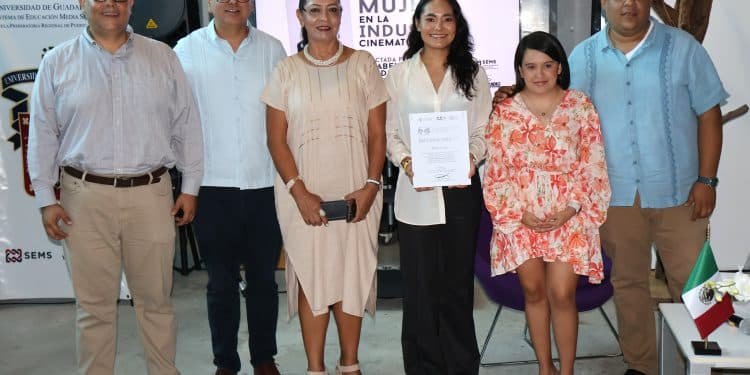 Mabel Cadena, actriz mexicana, dictó la Cátedra Huston de Cine y Literatura