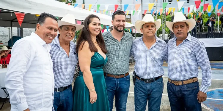 Luis Munguía asiste al 88 aniversario del ejido Las Palmas