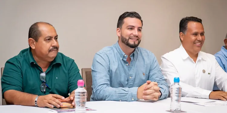 Presenta Luis Munguía a los nuevos delegados y agentes municipales Presenta Luis Munguía a los nuevos delegados y agentes municipales