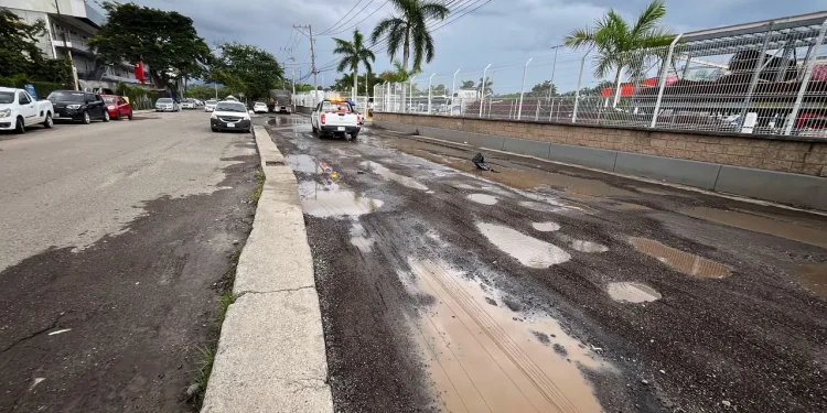 Repavimentan con concreto dos vialidades estratégicas de Las Juntas