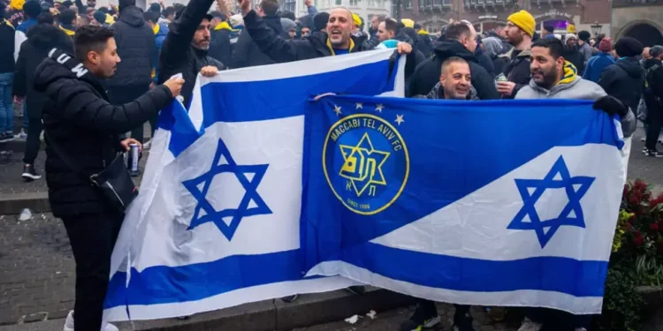 Holligans israelíes vandalizan Amsterdam y reciben dura paliza: Envían aviones para rescatarlos