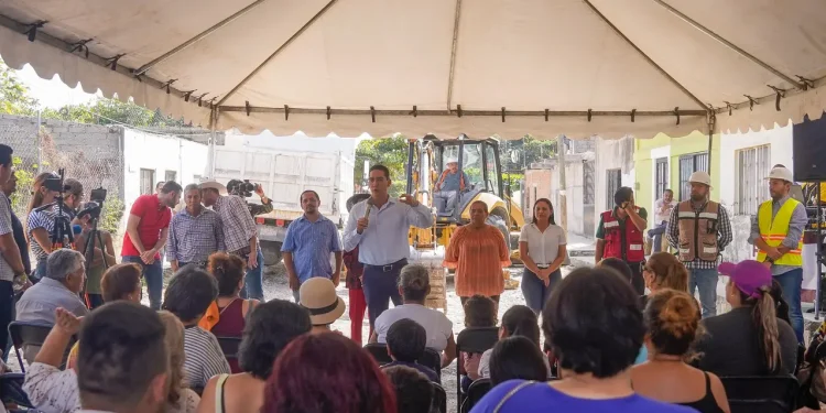 Héctor Santana: «En tres meses, más de cuatrocientos millones invertidos en obra pública» Héctor Santana: «En tres meses, más de cuatrocientos millones invertidos en obra pública»