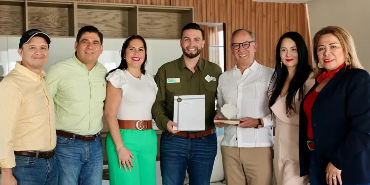 Puerto Vallarta y Punta del Este avanzan hacia el hermanamiento Puerto Vallarta y Punta del Este avanzan hacia el hermanamiento