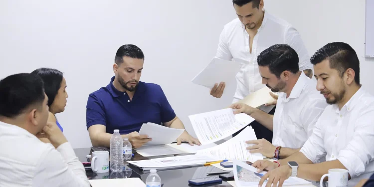 Ixtapa recibirá inversión de 40 millones en pavimentación Ixtapa recibirá inversión de 40 millones en pavimentación