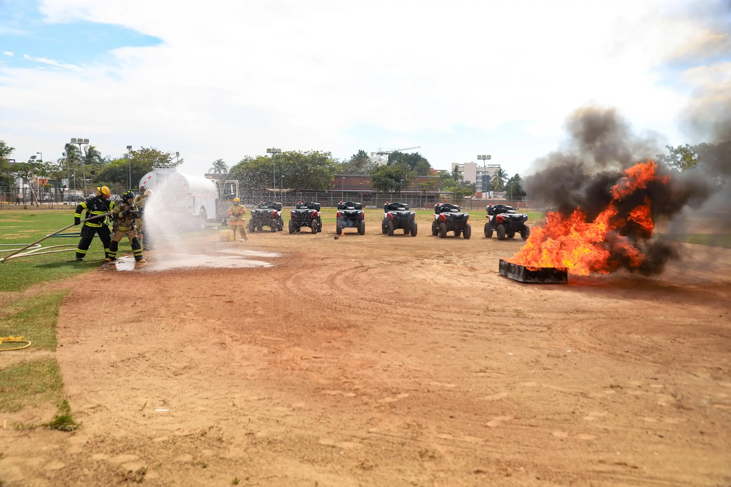 Héctor Santana fortalece Protección Civil con equipo donado e inversión histórica 1 WhatsApp Image 2025 02 23 at 10.47.13 scaled