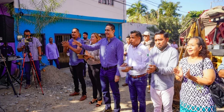 Mezcales avanza: Inicia pavimentación de la calle Miguel Hidalgo