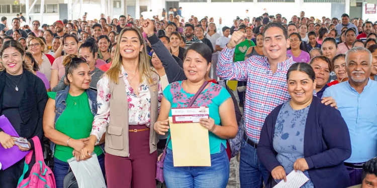 Entregan Beca Universal “Rita Cetina” para apoyar a estudiantes de educación básica