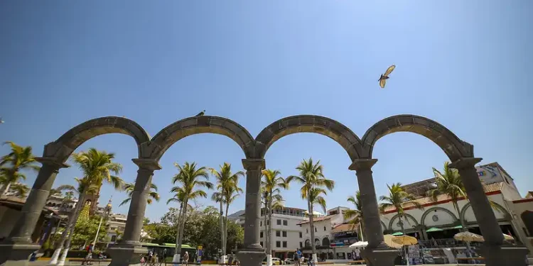 Fortalece Puerto Vallarta su oferta turística en el estado