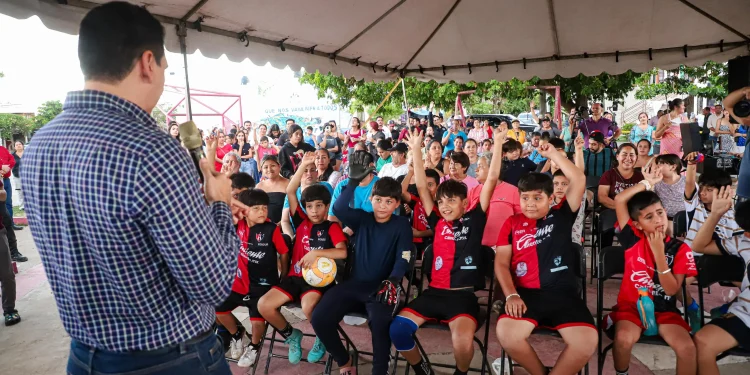 Nueva cancha de fútbol rápido para los jóvenes de Jardines del Sol Nueva cancha de fútbol rápido para los jóvenes de Jardines del Sol