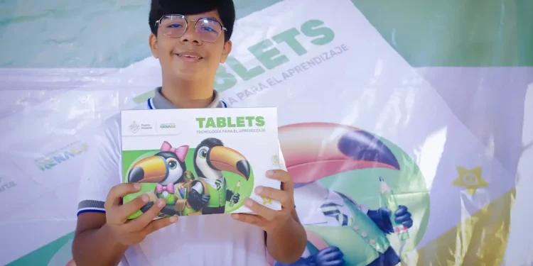 Regresan las entregas de tablets para primarias de Puerto Vallarta