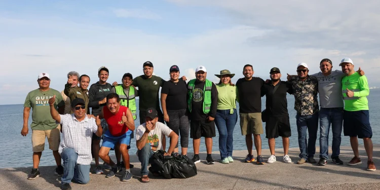 Puerto Vallarta refuerza el cuidado ambiental con limpieza masiva en playas