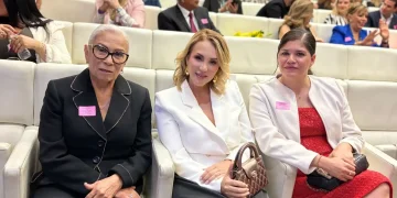 Beatriz Estrada es reconocida en el Senado como Mujer Distrito 2025 Beatriz Estrada es reconocida en el Senado como Mujer Distrito 2025