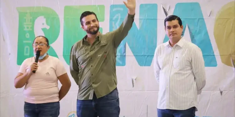 Entrega Luis Munguía tinacos en beneficio de más de 2,000 vallartenses Entrega Luis Munguía tinacos en beneficio de más de 2,000 vallartenses