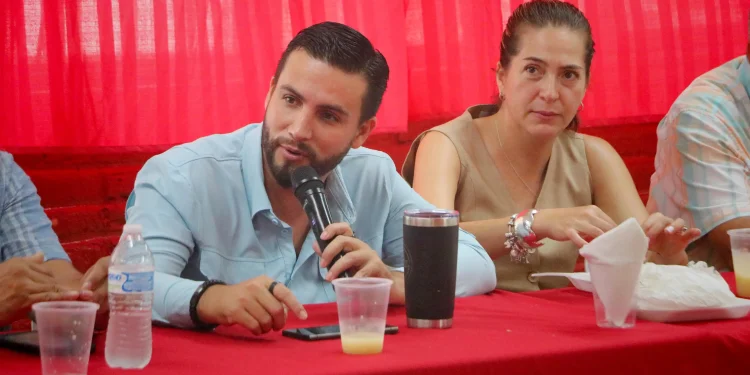 A un año de gobierno, Munguía recibe reconocimiento por su compromiso con la educación A un año de gobierno, Munguía recibe reconocimiento por su compromiso con la educación