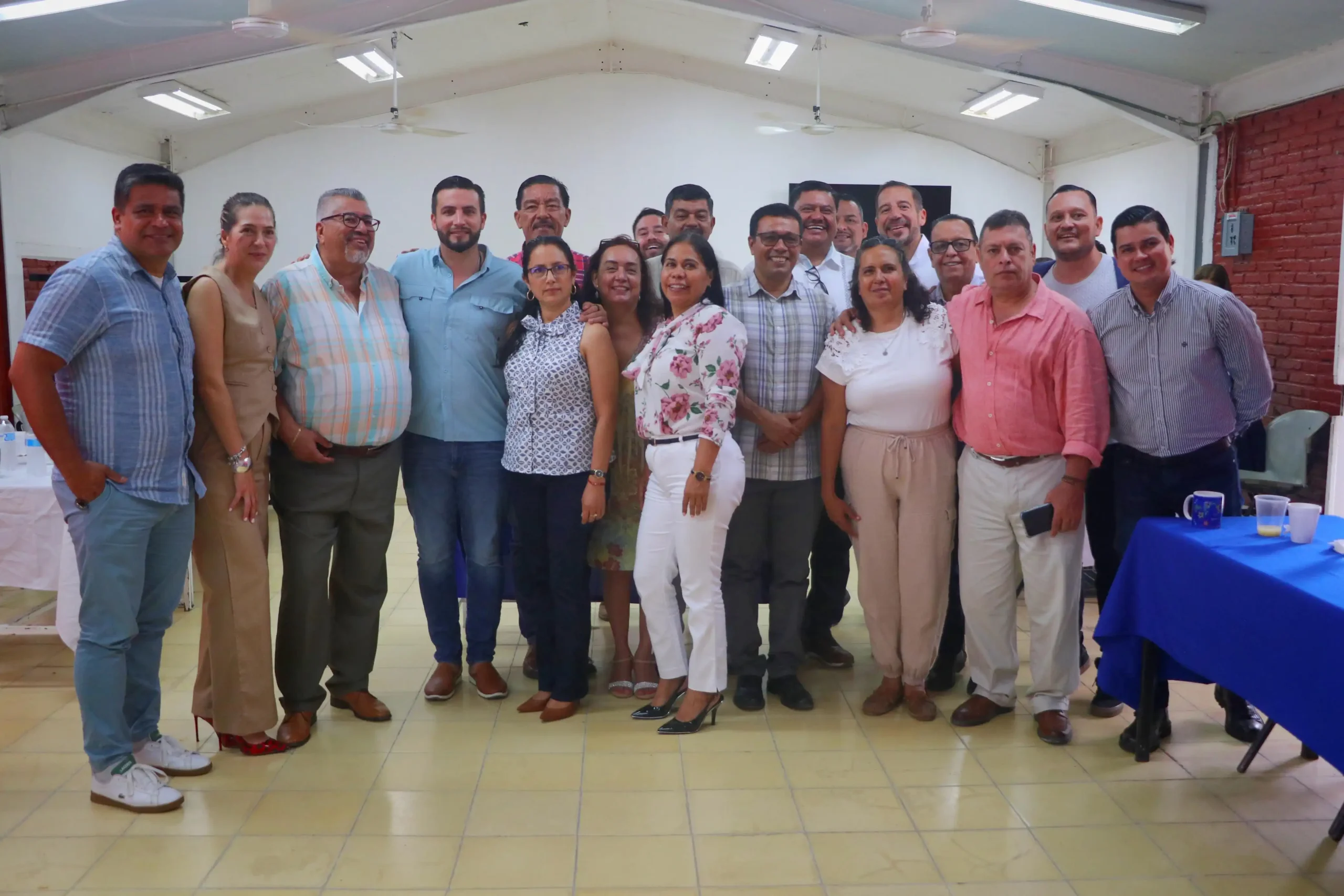 A un año de gobierno, Munguía recibe reconocimiento por su compromiso con la educación 1 WhatsApp Image 2025 10 01 at 15.53.33 scaled