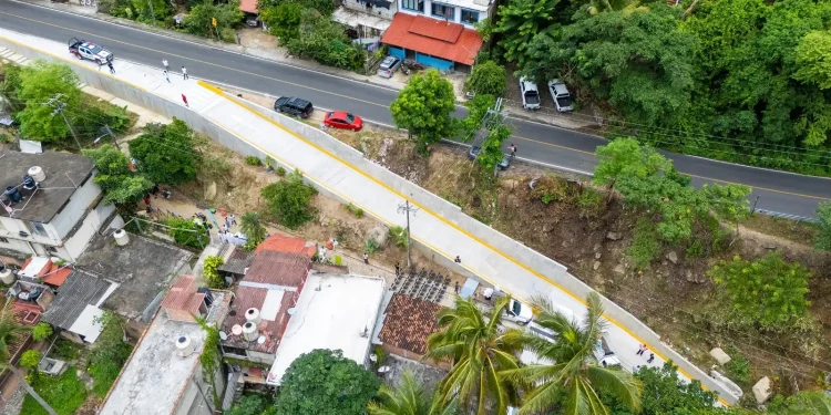 Boca de Tomatlán celebra la apertura de la nueva calle Pelícano Boca de Tomatlán celebra la apertura de la nueva calle Pelícano