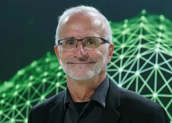 Ramón López de Mántaras: «Millones de personas son necesarias para que la IA funcione»