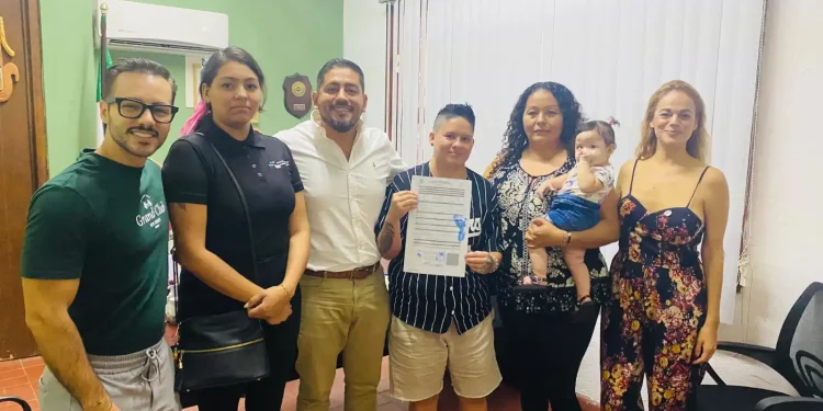 Un paso decisivo: Vallarta reconoce su primera familia lesbomaternal