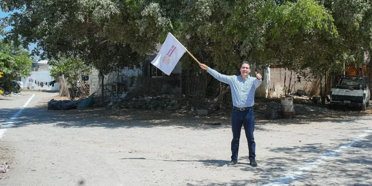 Santana inicia obra de acceso al fraccionamiento Las Conchas en San José del Valle