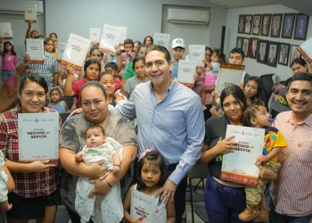 Bahía de Banderas avanza en el derecho a la identidad con entrega de actas extemporáneas