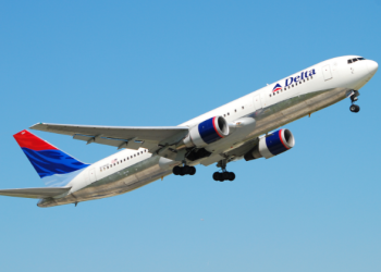 Los precios del combustible para aviones se disparan: Aerolíneas incrementan tarifas de equipaje