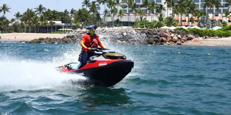 Refuerza el Municipio vigilancia en playas de Puerto Vallarta por temporada vacacional Refuerza el Municipio vigilancia en playas de Puerto Vallarta por temporada vacacional